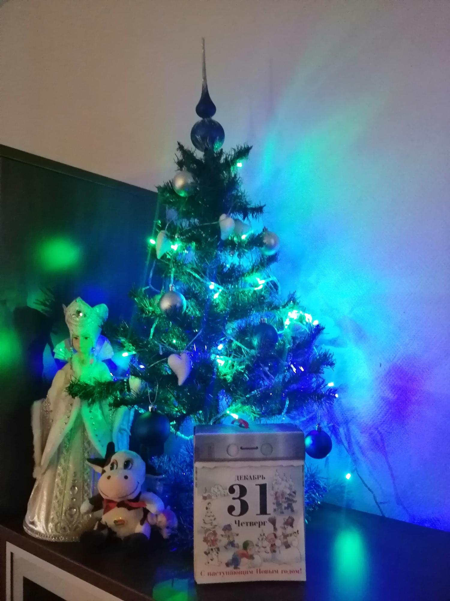 Поздравляем с наступающим  2021 Новым Годом!