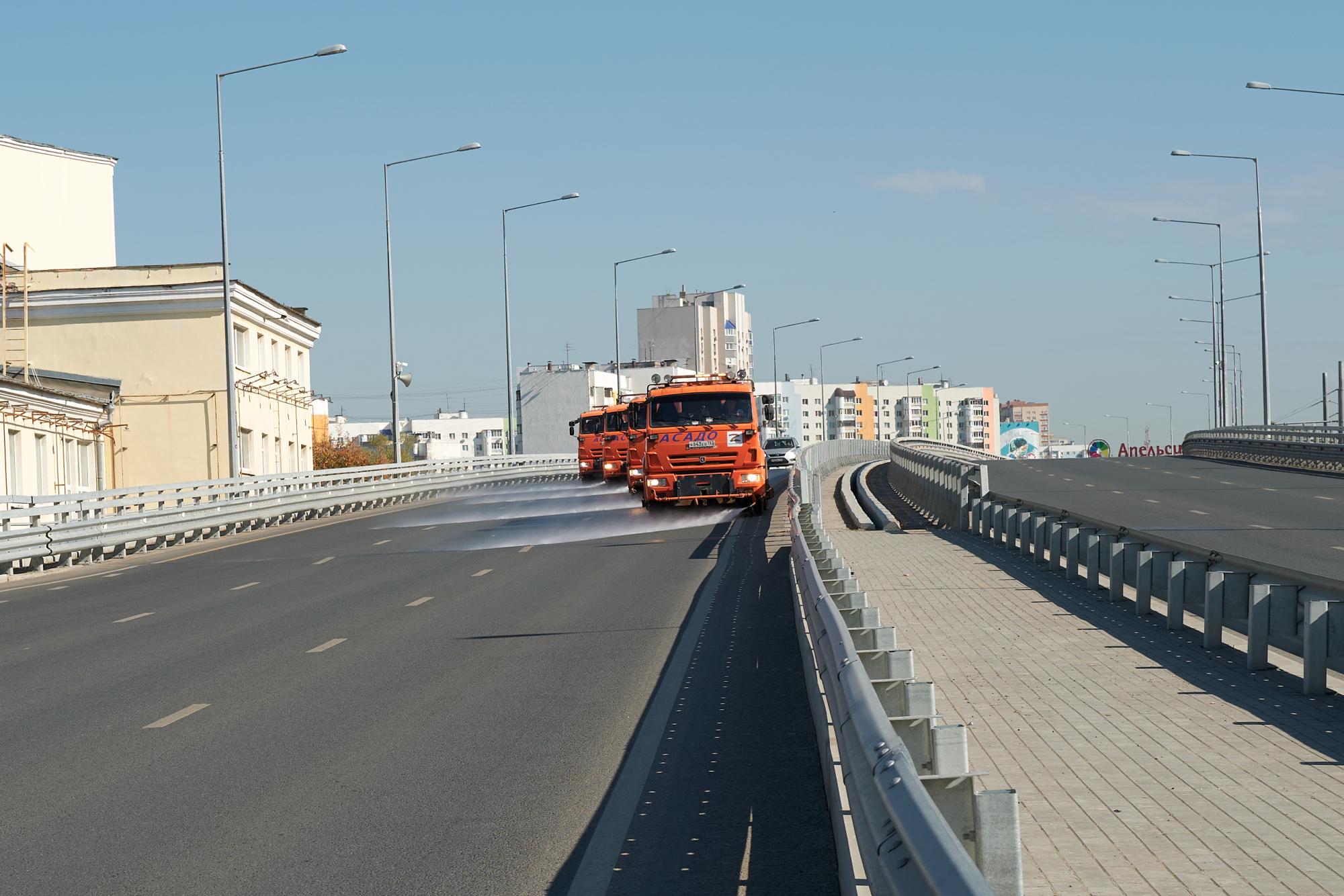 Дорожные службы приступили к мойке проезжей части в г. Самаре Дорожные службы приступили к мойке проезжей части в г. Самаре